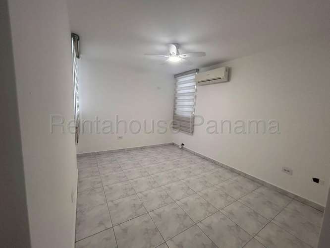 Venta de Apartamento Remodelado en PH Perla del Pacífico, Paitilla 27-2987GG