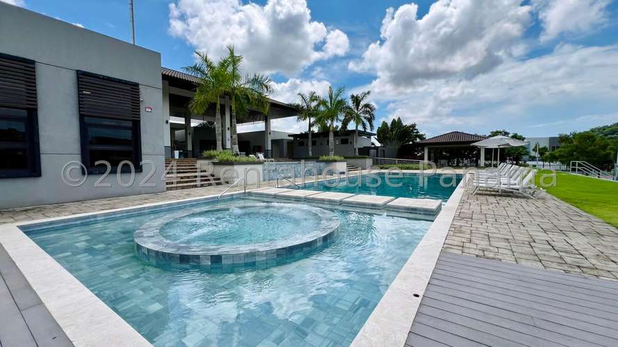 27789. Se vende casa esquinera, 200m, 3 recámaras, 3.5 baños, CBE, jardín