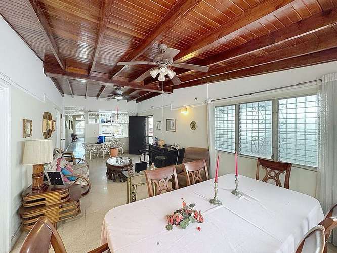 Venta de casa / propiedad comercial en Vía España