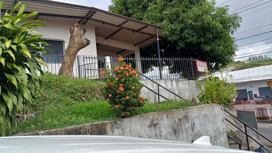Casa de 3 dormitorios en San Miguelito: ¡gran potencial para remodelar! - Imagen 1