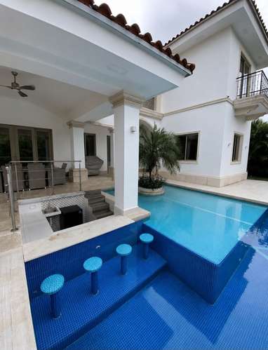 Lujosa residencia de 4 habitaciones en Santa María: 650 m² de confort y exclusividad, amueblada con piscina - Imagen 3