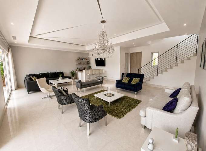 Lujosa residencia de 4 habitaciones en Santa María: 650 m² de confort y exclusividad, amueblada con piscina - Imagen 4