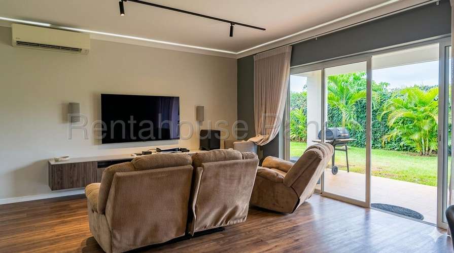 Venta de casa en Quintas de Versalles 27MVCH6454