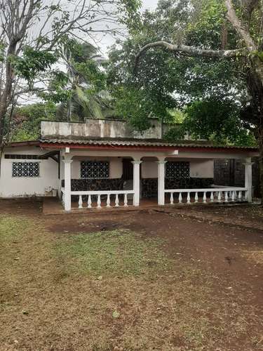 Venta de Casa Frente al Mar con Amplio Terreno