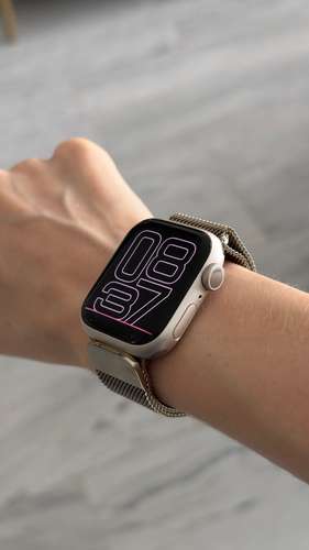 Apple Watch Series 8, 41mm, Gold Milanese Loop