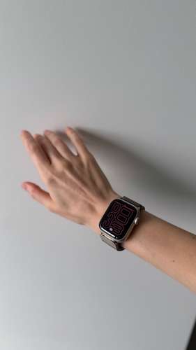 Apple Watch Series 8, 41mm, Gold Milanese Loop - Imagen 4