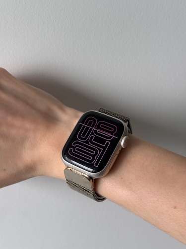 Apple Watch Series 8, 41mm, Gold Milanese Loop - Imagen 2