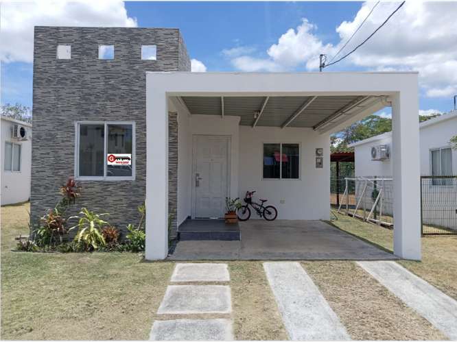 SE VENDE CASA EN SAN CARLOS THE VILLAGE BEACH RESIDENCES CON PATIO
