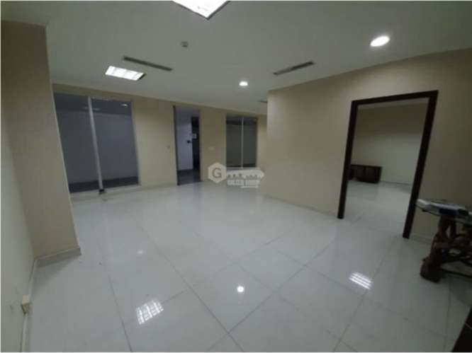 SE ALQUILA OFICINA 75 M2 EN  TOP TOWER  COSTA DEL ESTE  FACIL ACCESO