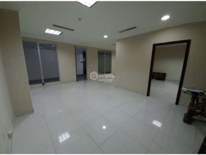 SE ALQUILA OFICINA 75 M2 EN  TOP TOWER  COSTA DEL ESTE  FACIL ACCESO