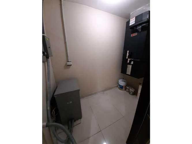 SE ALQUILA OFICINA 75 M2 EN  TOP TOWER  COSTA DEL ESTE  FACIL ACCESO