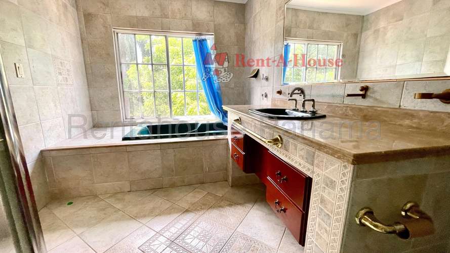 Vendo Casa de 370m2 en Albrook 27-227SRZ