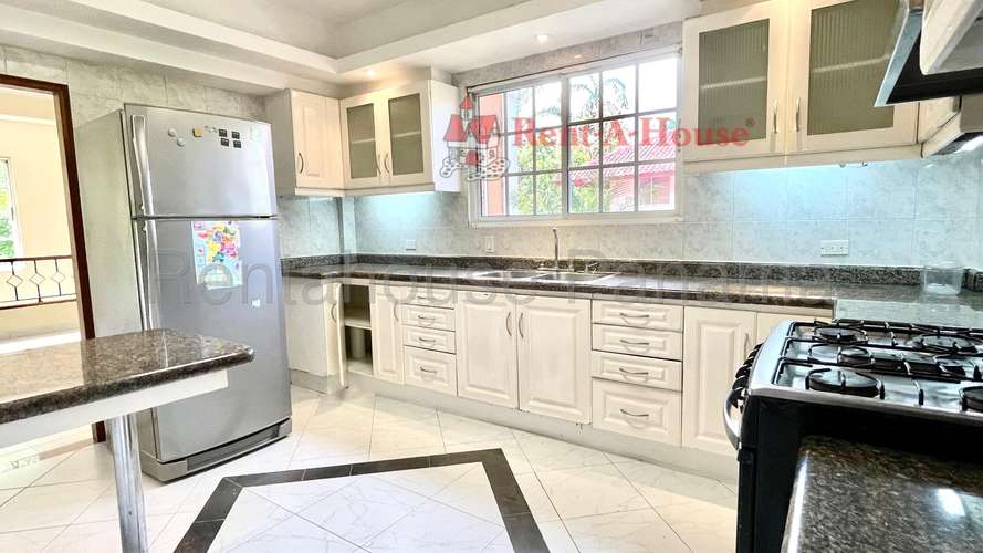 Vendo Casa de 370m2 en Albrook 27-227SRZ