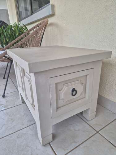 Mesa de noche de Caoba