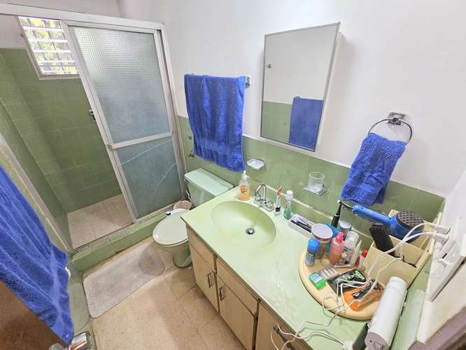 Venta de Casa en Esquina con Enorme Patio en Altos de La Loma - Pueblo Nuevo. Precio Negociable