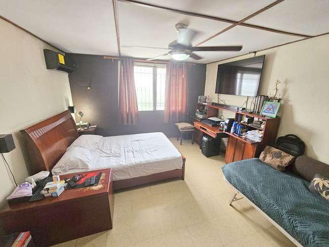 Venta de Casa en Esquina con Enorme Patio en Altos de La Loma - Pueblo Nuevo. Precio Negociable