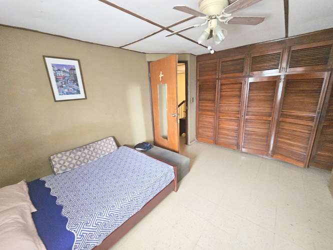 Venta de Casa en Esquina con Enorme Patio en Altos de La Loma - Pueblo Nuevo. Precio Negociable