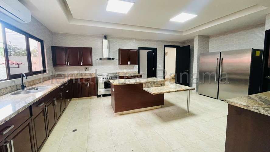 Venta casa en Paseo del Parque, Costa del Este - piscina y jardín | uVIK-26-6541