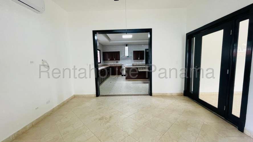 Venta casa en Paseo del Parque, Costa del Este - piscina y jardín | uVIK-26-6541
