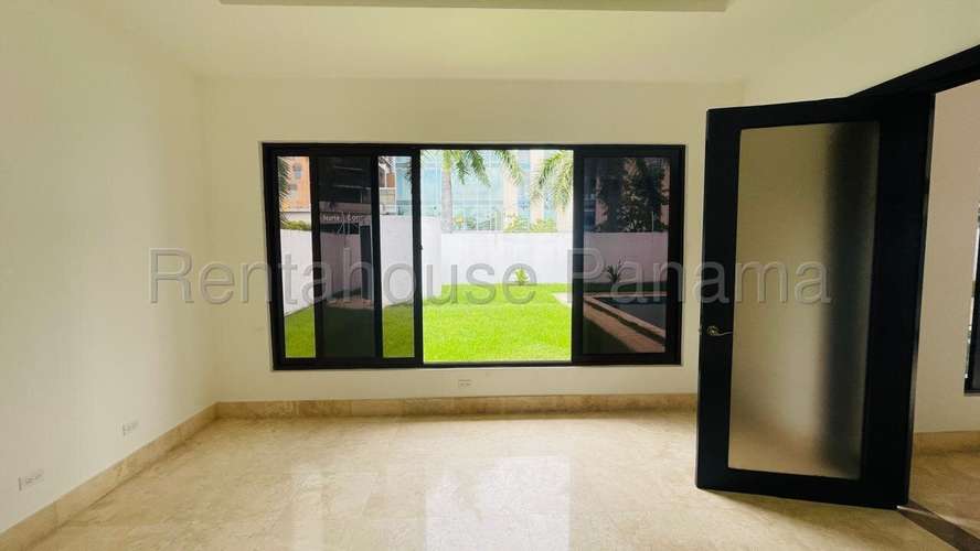 Venta casa en Paseo del Parque, Costa del Este - piscina y jardín | uVIK-26-6541