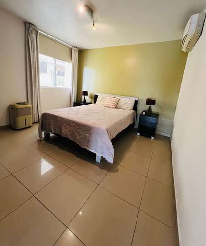 Alquilo amplio apartamento amoblado en Obarrio, 3 recamaras, 200m2, balco, area social completa. - Imagen 13