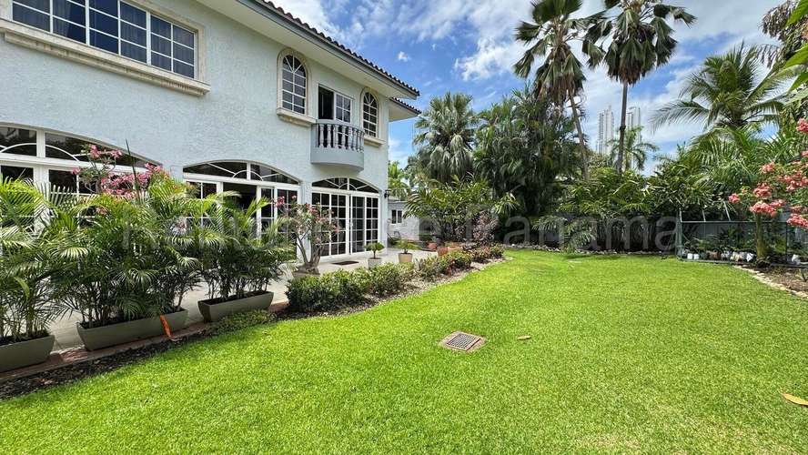 Venta casa en Royal Pacific, Costa del Este - calle cerrada | uVIK-25-8762