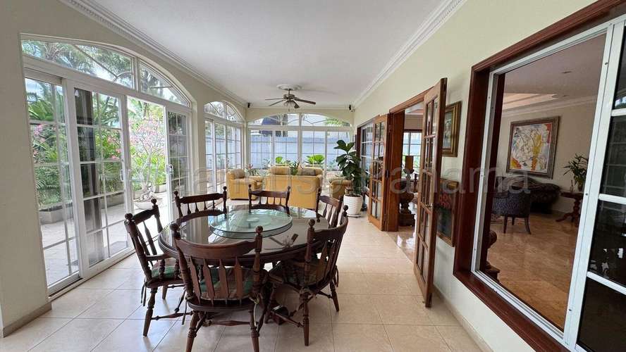 Venta casa en Royal Pacific, Costa del Este - calle cerrada | uVIK-25-8762