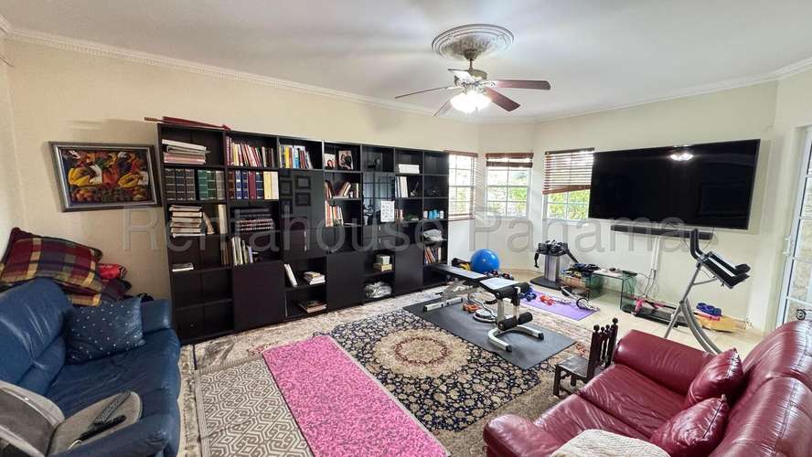 Venta casa en Royal Pacific, Costa del Este - calle cerrada | uVIK-25-8762