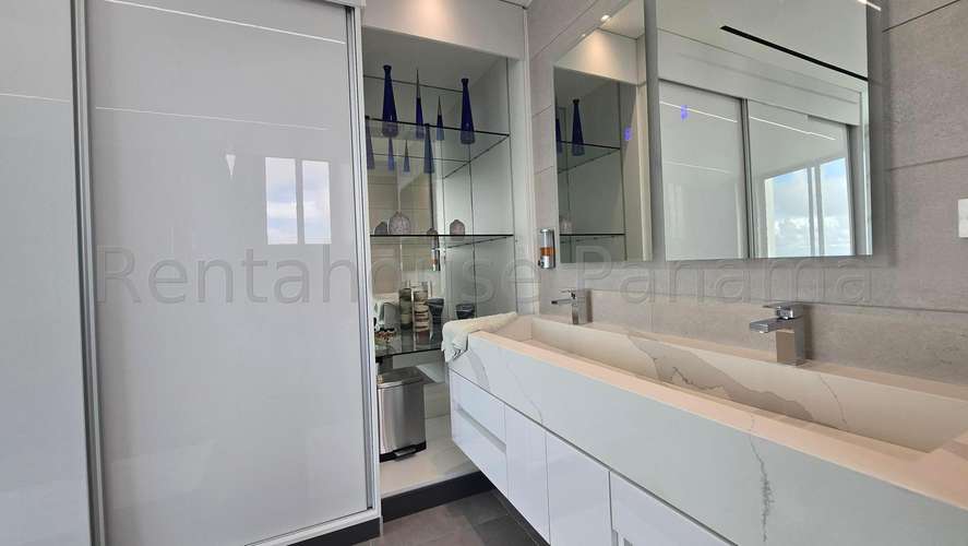 Apartamento en Alquiler ubicado en Costa del Esté 27LRL3079 - Imagen 10