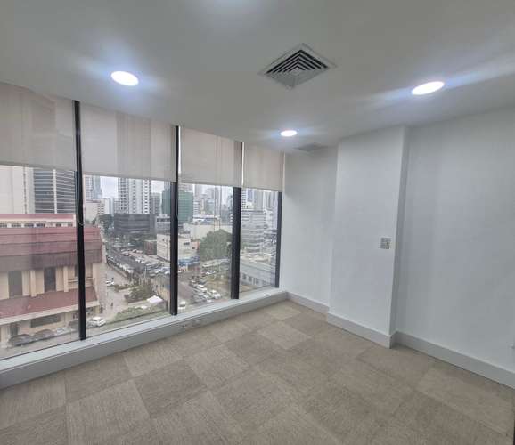 Alquilo Oficina Remodelada en Obarrio con vista a la metropoli - Imagen 2