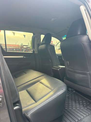 TOYOTA HILUX SRV AÑO 2023 AUTOMÁTICO 4X4 MOTOR 2.8 DIESEL - Imagen 10