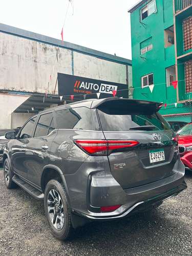 TOYOTA FORTUNER AÑO 2024 AUTOMÁTICO - Imagen 4