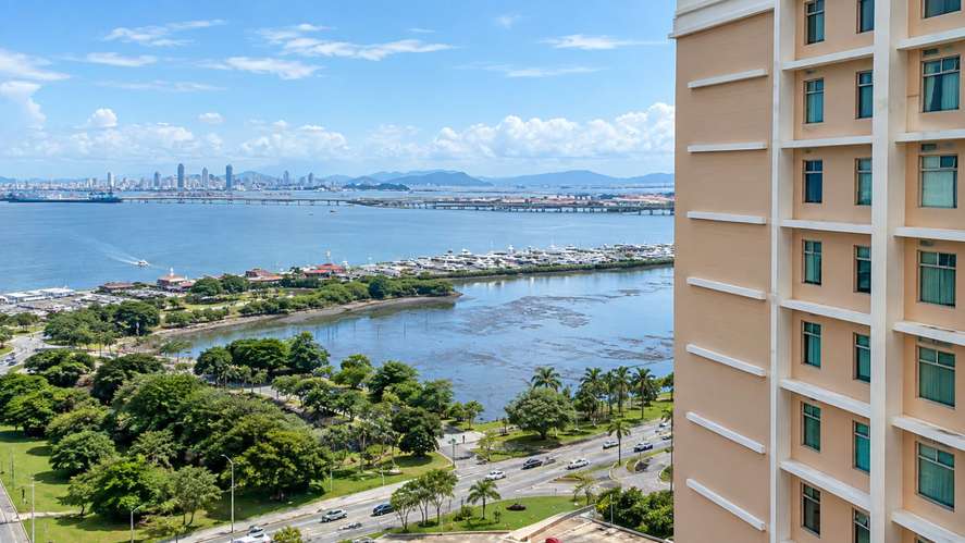 . ! Apartamento en Avenida Balboa I amoblado I 2 Rec I con balcón y vista parcial al mar  - Imagen 14