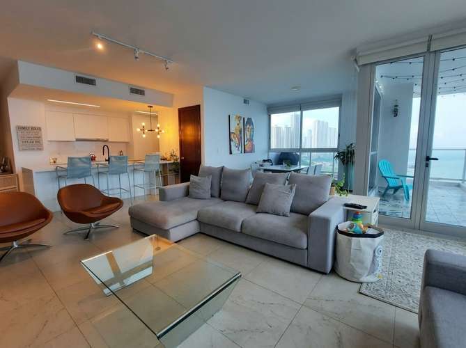 Apartamento de lujo frente al mar en Punta Pacífica: 191 m² con terraza privada y vistas inigualables.