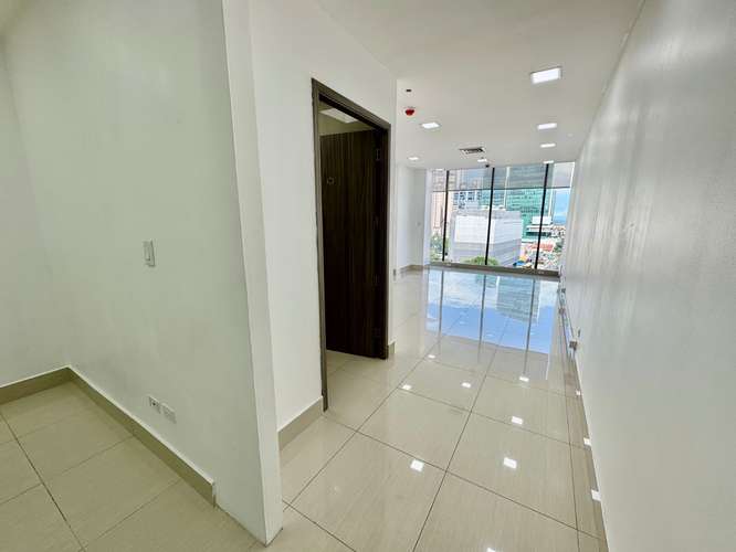 Oficinas en Alquiler · 56 y 69 m² con Vista a la Ciudad · RBS Tower - Imagen 8
