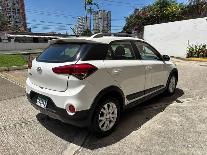 HYUNDAI I20 ACTIVE 2017 POCO KILOMETRAJE