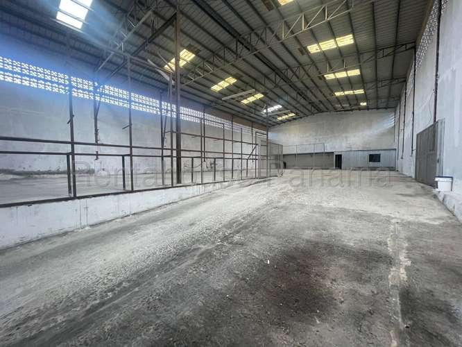 ALQUILO Galera en Monte Oscuro. 800m2. MAG