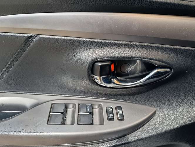 TOYOTA YARIS 2014 AUTOMATICO