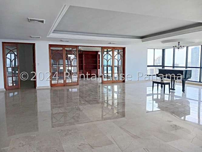  Venta de Exclusivo Penthouse en la Avenida Balboa   AK
