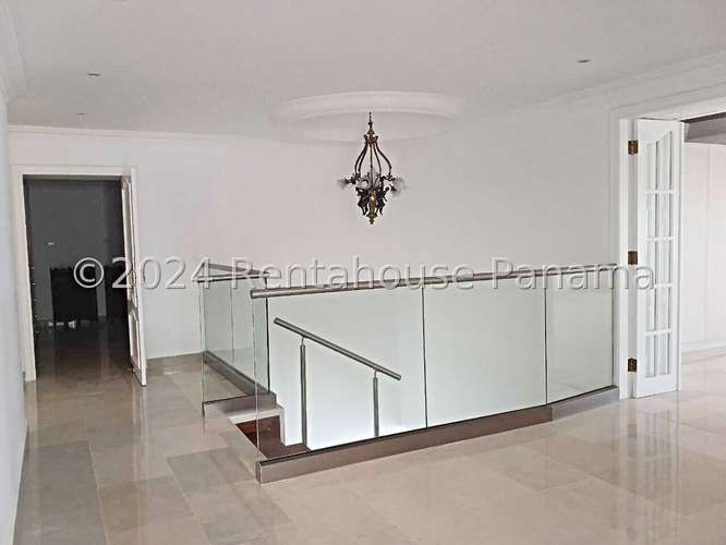 Venta de Exclusivo Penthouse en la Avenida Balboa   AK