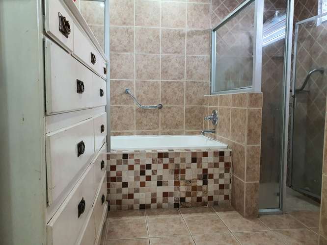 CASA DE UN NIVEL CON PISCINA, UBICADA EN EL CORAZÓN DE LA CIUDAD - Imagen 12