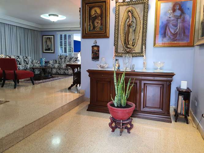 CASA DE UN NIVEL CON PISCINA, UBICADA EN EL CORAZÓN DE LA CIUDAD - Imagen 10