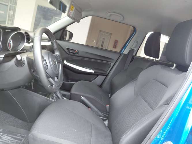 SUZUKI SWIFT 2023 AUTOMATICO - Imagen 6