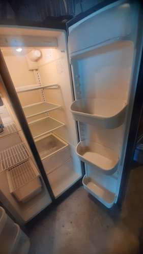 Nevera Frigidaire de 26 pies 2 puertas verticales buen estado - Negociable - Imagen 3