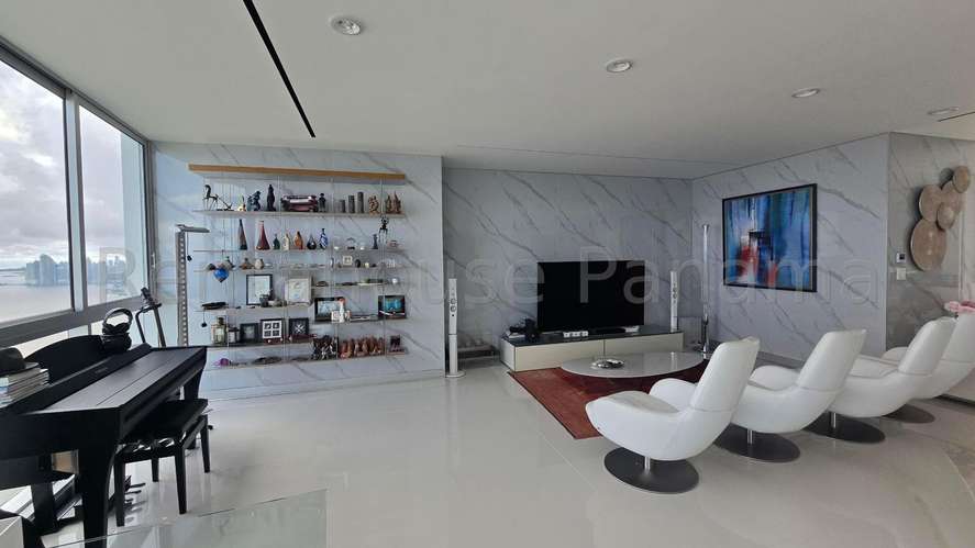 Se Alquila Apartamento en Costa del Este LA27-3079
