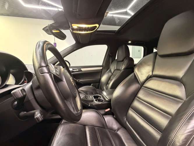 Porsche Cayenne Turbo 2012