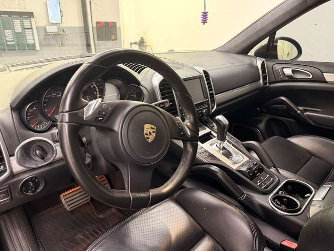 Porsche Cayenne Turbo 2012