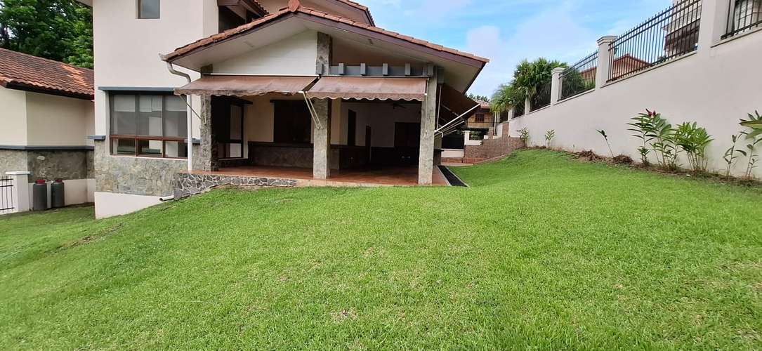 **Elegante y Espaciosa Residencia en Exclusiva Comunidad Cerrada (Clayton)* - Imagen 1