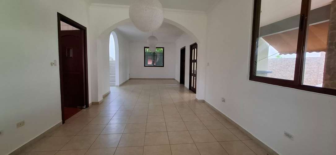 **Elegante y Espaciosa Residencia en Exclusiva Comunidad Cerrada (Clayton)* - Imagen 8