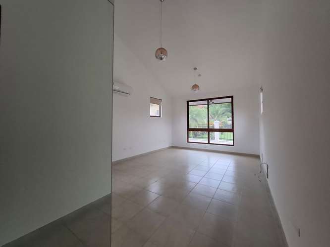 **Elegante y Espaciosa Residencia en Exclusiva Comunidad Cerrada (Clayton)* - Imagen 13